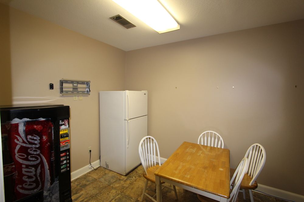 Office Space For Sale/Lease: 101 Madison Plz, Hattiesburg, MS 39402